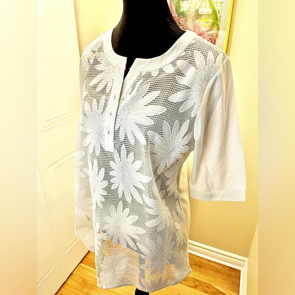 NWOT/La Madona sequin mesh  3/4 button sleeve, floral design in white 🤍🤍🤍 - Picture 3 of 10